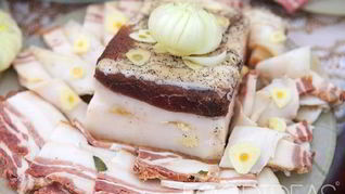 Соленое сало с чесноком