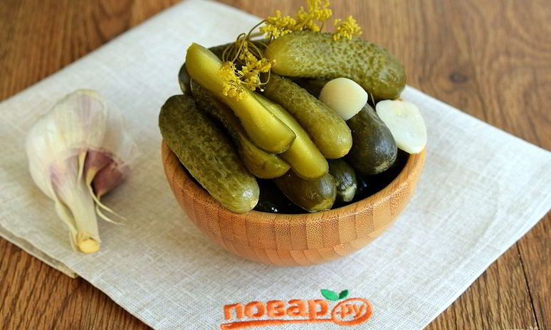 Рецепт соленых огурцов на зиму в банках