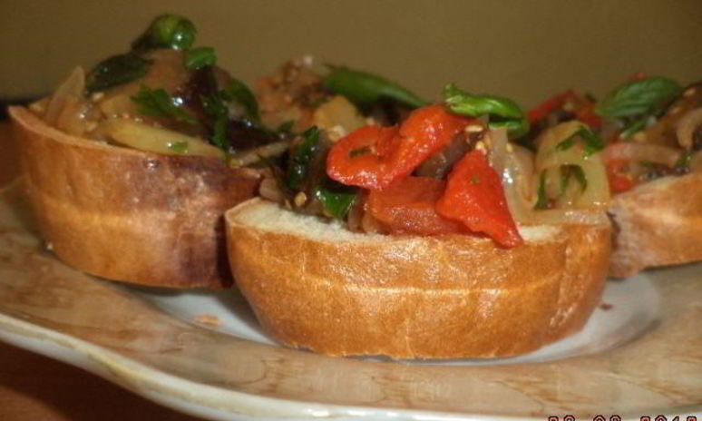 Рецепт брускетты с запеченными овощами