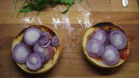 бургеры с тушеным мясом