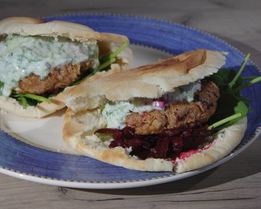 Бургеры с ягнятиной, фетой и оливками