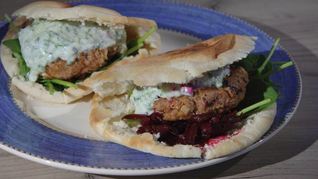 Бургеры с ягнятиной, фетой и оливками