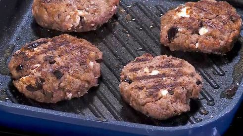 бургеры с ягнятиной, фетой и оливками