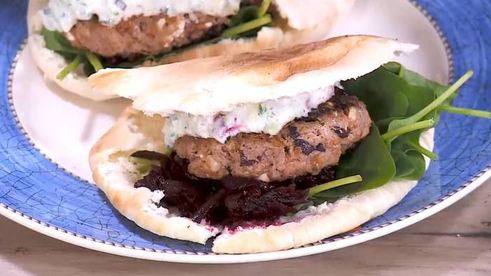 бургеры с ягнятиной, фетой и оливками