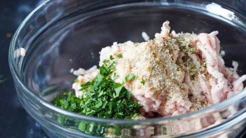 домашний чикенбургер с цукини и соусом цацики