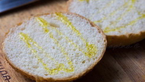 домашний чикенбургер с цукини и соусом цацики