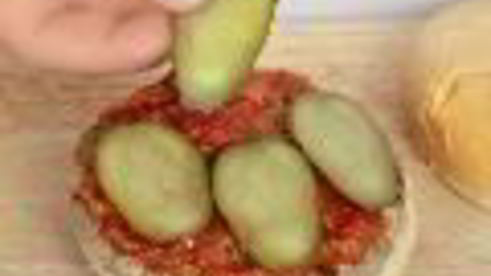 гамбургер с картошкой