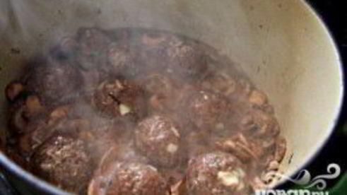 гамбургеры с фрикадельками и сыром бри