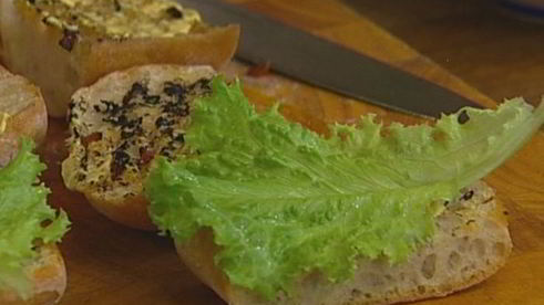 гамбургеры с ягнятиной, сладким перцем и базиликом