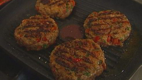 гамбургеры с ягнятиной, сладким перцем и базиликом