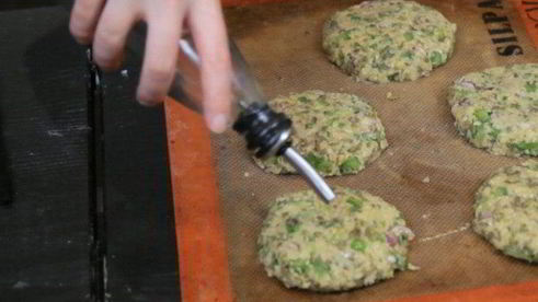 вегетарианский бургер с котлетой из маша