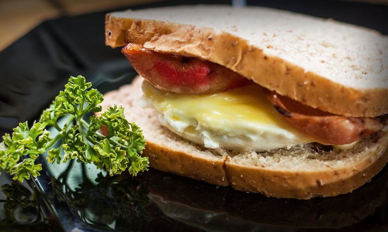 Рецепт бутерброда с яйцом в микроволновке