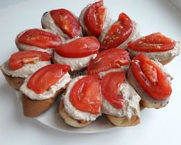 Бутерброды с паштетом из шпрот