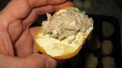 бутерброды с сайрой и яйцом