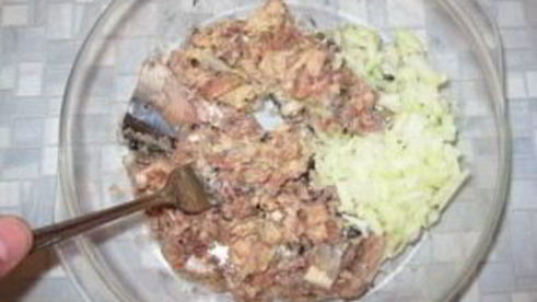 бутерброды с сайрой и яйцом