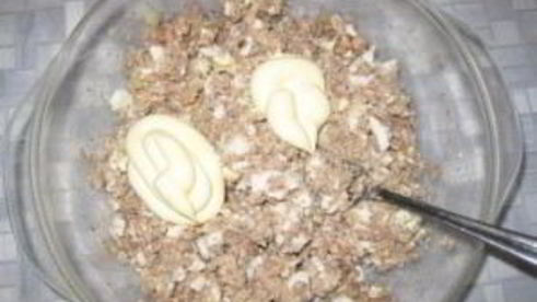 бутерброды с сайрой и яйцом