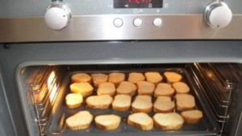 бутерброды с сайрой и яйцом