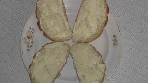 бутерброды с сыром и дольками ананаса