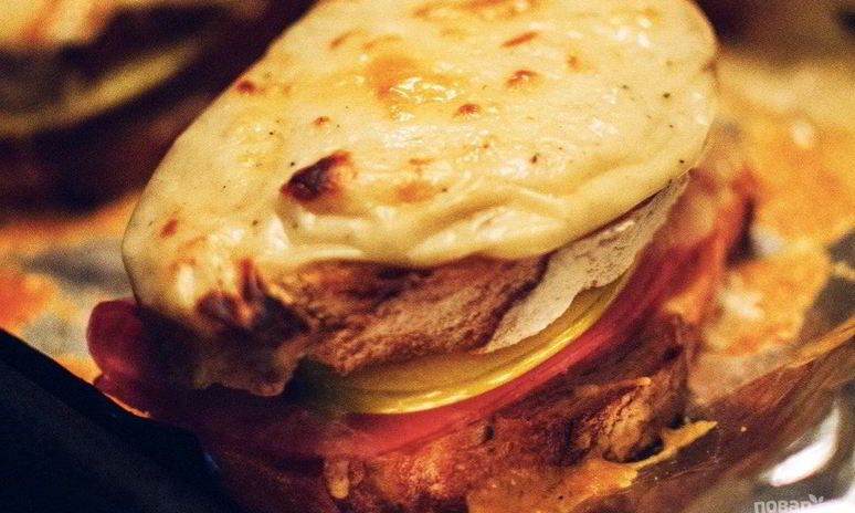 Рецепт горячих бутербродов с яблоком