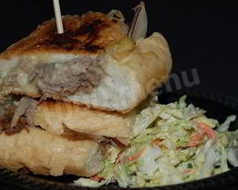 Оригинальные бутерброды с грушей и сыром бри