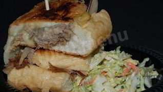 Оригинальные бутерброды с грушей и сыром бри