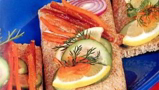 Острые бутерброды с семгой, лососем, форелью