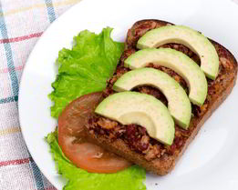 Сытный бутерброд с авокадо