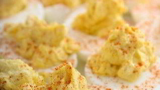 Фаршированные яйца с паприкой