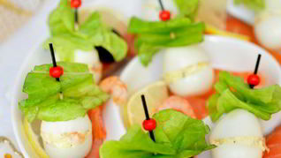 Перепелиные яйца, фаршированные слабосоленой семгой