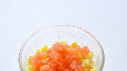 перепелиные яйца, фаршированные слабосоленой семгой