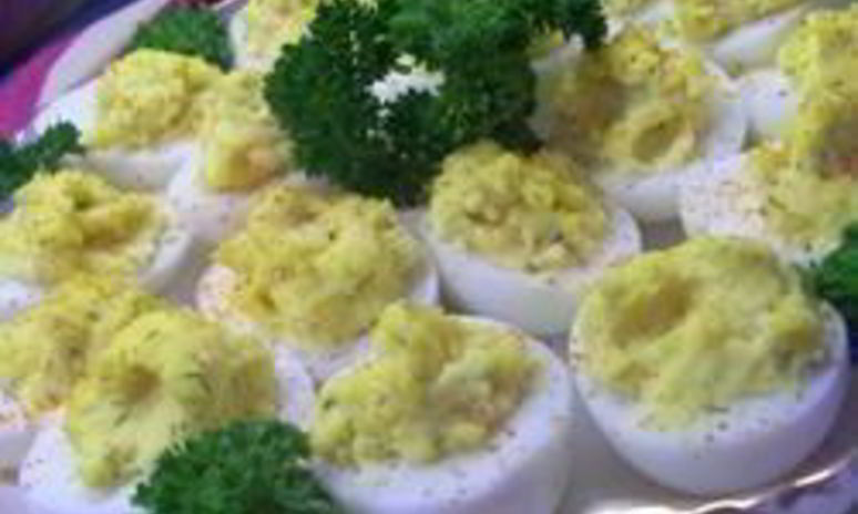 Рецепт пикантных фаршированных яиц