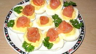 Яйца, фаршированные семгой