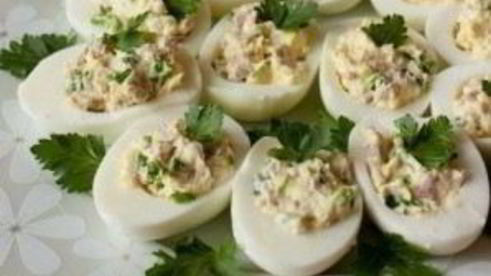 яйца, фаршированные ветчиной