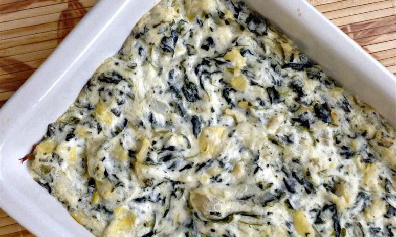 Рецепт горячей закуски-дипа со шпинатом, артишоками и сыром филадельфия