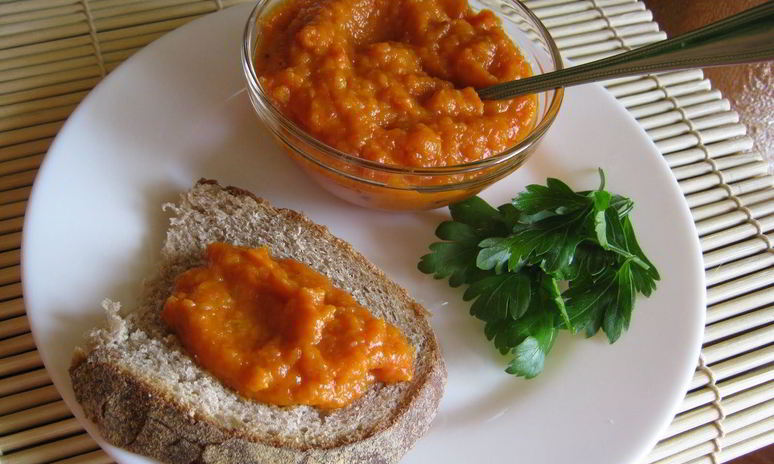 Рецепт икры кабачковой с томатной пастой и чесноком