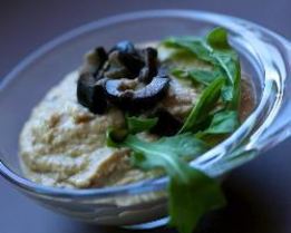 Хумус с маслинами