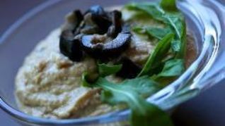 Хумус с маслинами