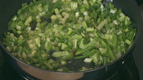 фриттата с картофелем, сладким перцем и зеленым луком