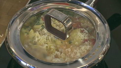 фриттата с картофелем, сладким перцем и зеленым луком