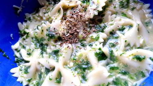 фриттата с макаронами и шпинатом