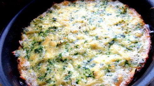 фриттата с макаронами и шпинатом