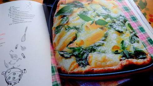 фриттата с макаронами и шпинатом