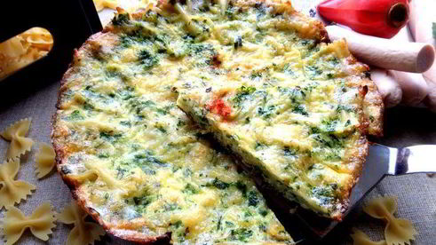 фриттата с макаронами и шпинатом