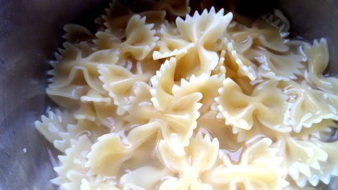 фриттата с макаронами и шпинатом