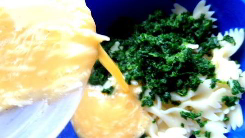 фриттата с макаронами и шпинатом