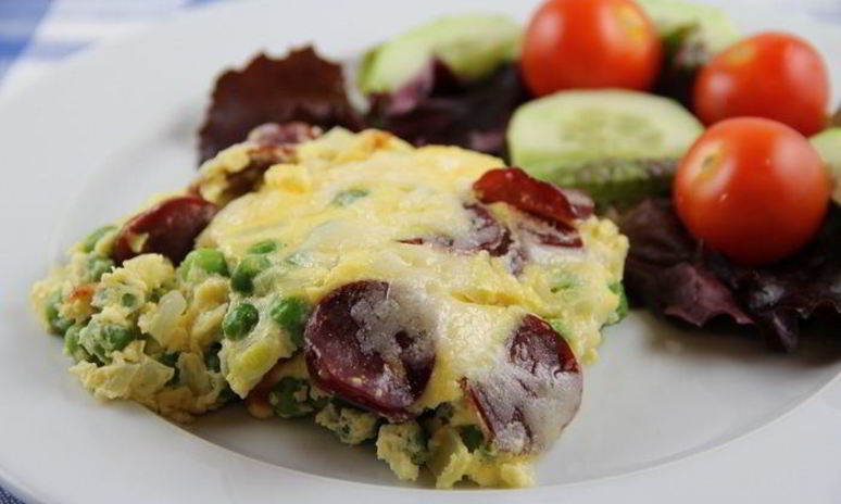 Рецепт фриттаты с зеленым горошком, ветчиной и луком