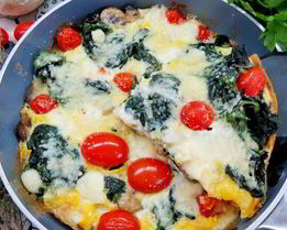 Фриттата со шпинатом, помидорами черри и двумя сырами