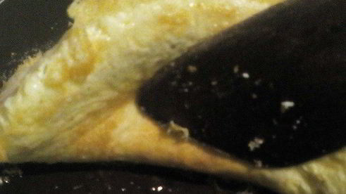 классический французский омлет с ветчиной и сыром