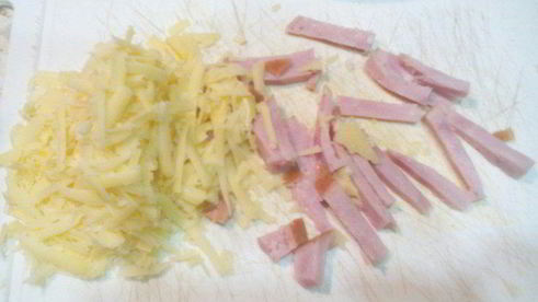 классический французский омлет с ветчиной и сыром