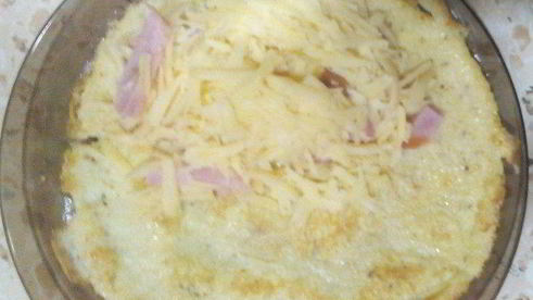 классический французский омлет с ветчиной и сыром